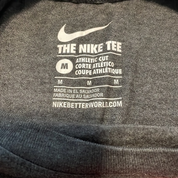 Nike T-shirt - Picture 2 of 2